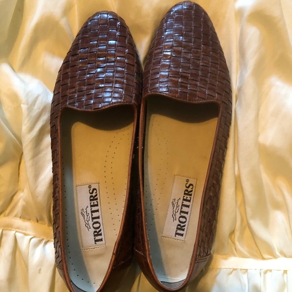 Beautiful Leather Trotters — Classic never goes out of style! - Picture 4 of 5